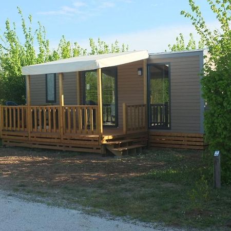 Camping Du Plan D'Eau **** Hotel Saint-Yrieix-sur-Charente Ngoại thất bức ảnh