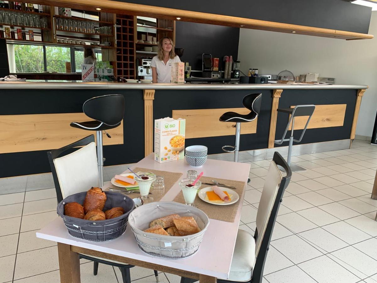 Camping Du Plan D'Eau **** Hotel Saint-Yrieix-sur-Charente Ngoại thất bức ảnh