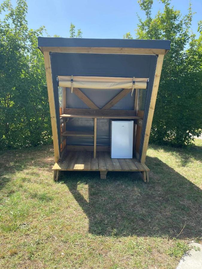 Camping Du Plan D'Eau **** Hotel Saint-Yrieix-sur-Charente Ngoại thất bức ảnh