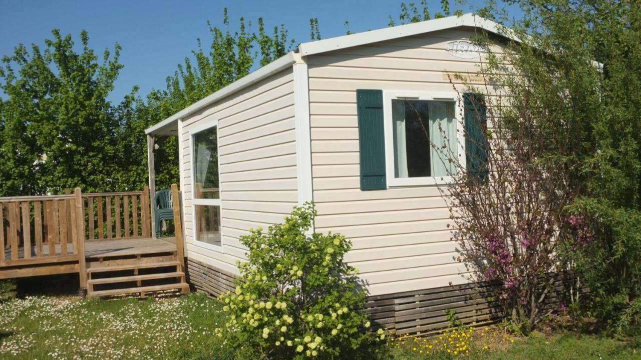 Camping Du Plan D'Eau **** Hotel Saint-Yrieix-sur-Charente Ngoại thất bức ảnh