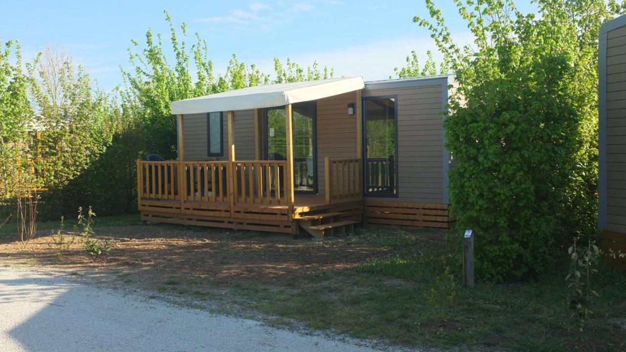 Camping Du Plan D'Eau **** Hotel Saint-Yrieix-sur-Charente Ngoại thất bức ảnh