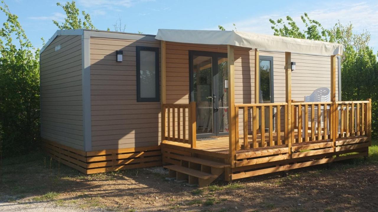Camping Du Plan D'Eau **** Hotel Saint-Yrieix-sur-Charente Ngoại thất bức ảnh